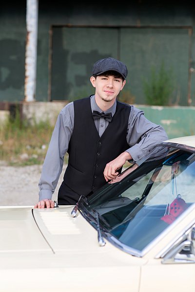 Luxury senior portraits for Macomb County students. Unlimited outfits, locations, and personalized attention.