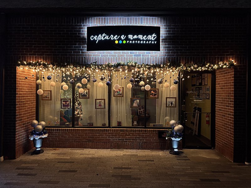 Last call, Mount Clemens — help Capture a Moment bring home the holiday win